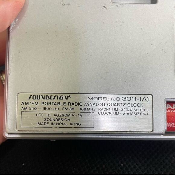 Vintage SoundDesign AM/FM Portable Analog Quartz Clock Radio Model 3011-A tested - Picture 6 of 7